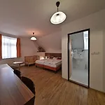 Hotel Kacov 호텔 3*