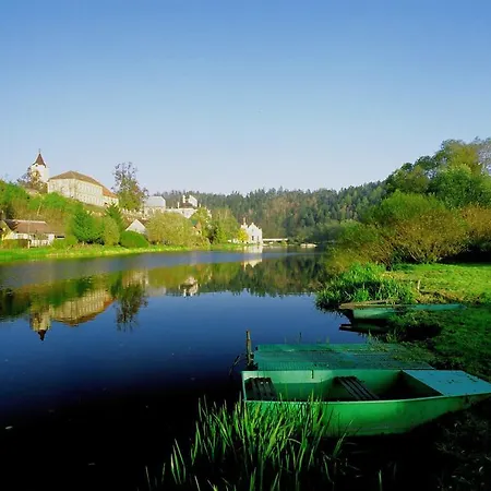 Hotel Kacov ホテル