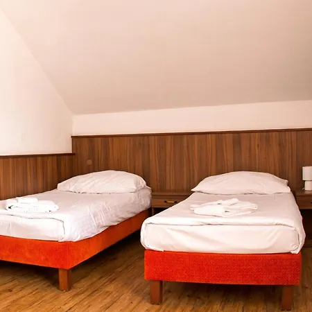 מלון Hotel Kacov Kácov