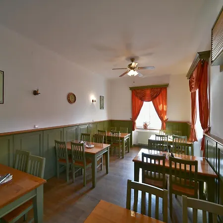 מלון Hotel Kacov 3*