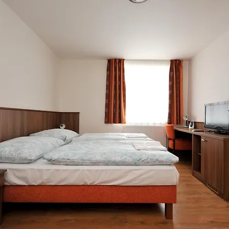Hotel Kacov ホテル